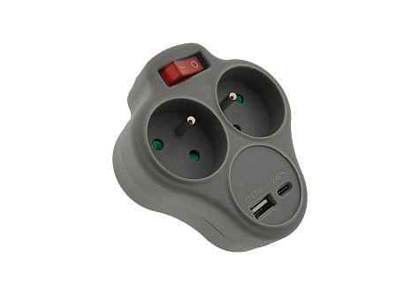 QTEC Q-416F Adaptér s USB nabíječkou  2x2P+E 1x USB - A/1x USB-C