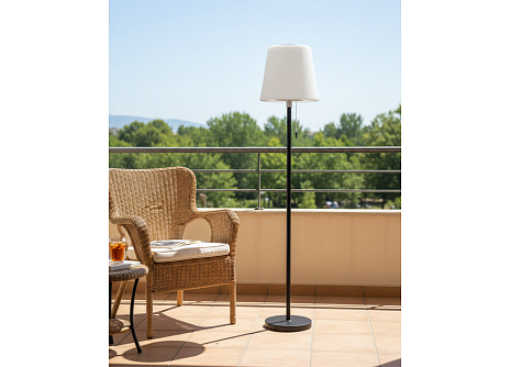 TG-012 Solární stojací lampa s USB, 5W, IP54 TG-012 Solární stojací lampa s USB, 5W, IP54